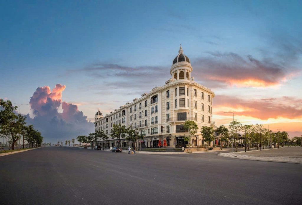 Shop house aqua city